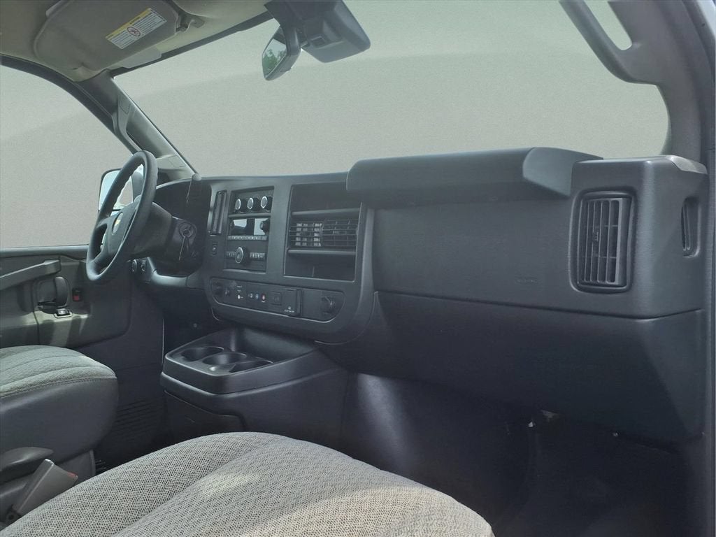 2024 Chevrolet Express Passenger 3500 1LT